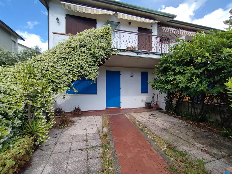 Immagine 1 di Appartamento in vendita  a Camaiore