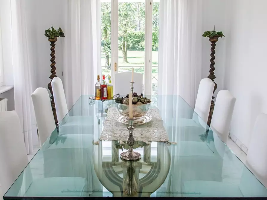 Immagine 24 di Villa in vendita  a Massa