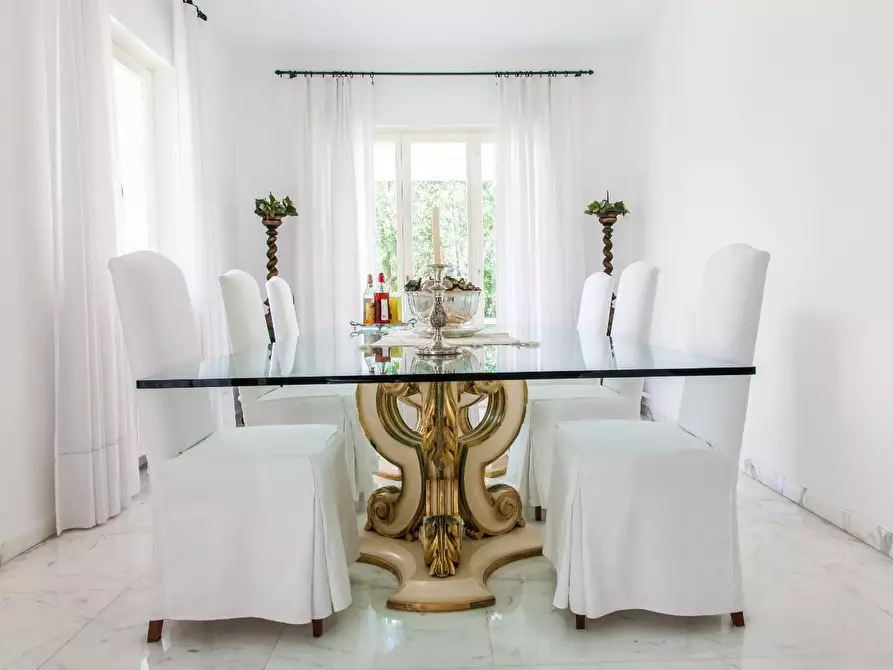 Immagine 6 di Villa in vendita  a Massa