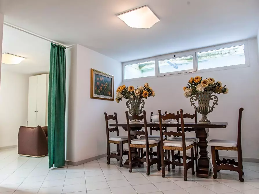 Immagine 20 di Villa in vendita  a Massa