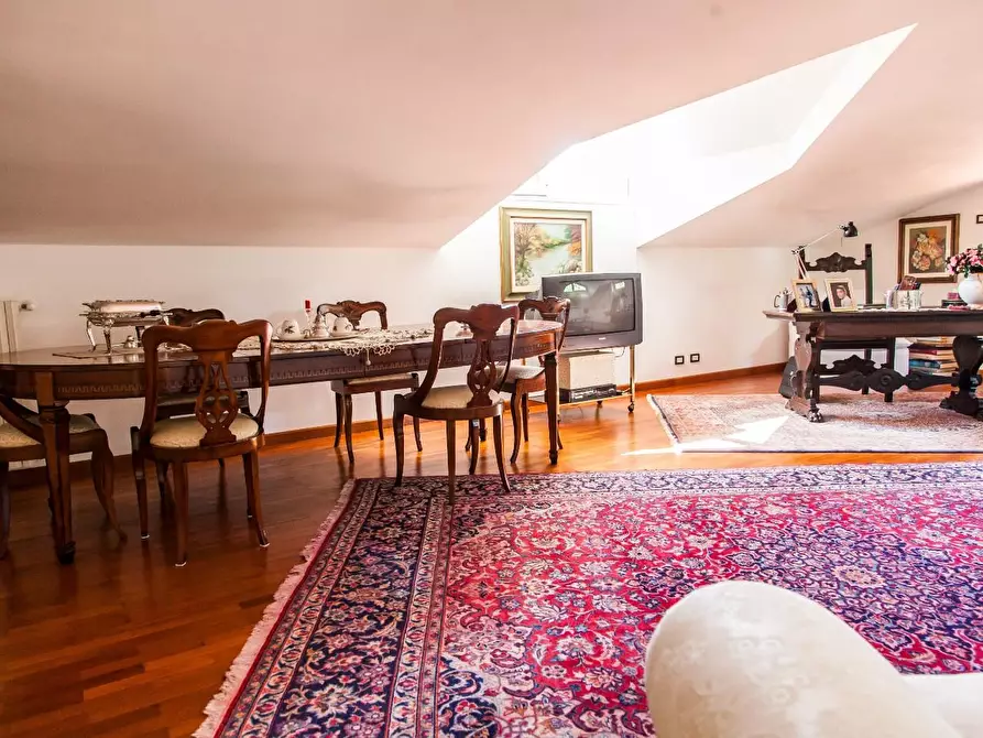 Immagine 14 di Villa in vendita  a Massa