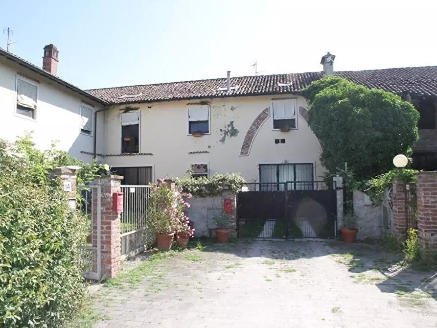 Immagine 1 di Villa in vendita  a Zerbolò