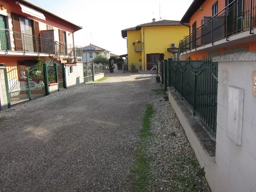 Immagine 5 di Villa in vendita  a Dorno