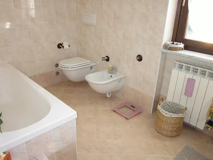Immagine 10 di Villa in vendita  a Dorno