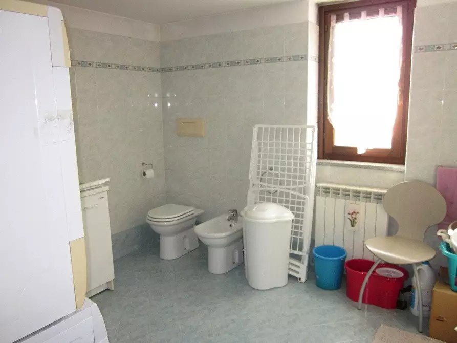 Immagine 12 di Villa in vendita  a Dorno