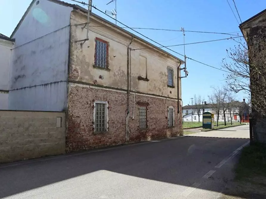 Immagine 1 di Villa in vendita  a Rosasco