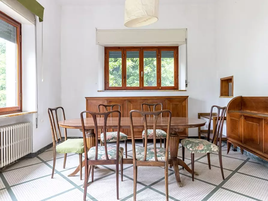 Immagine 4 di Villa in vendita  a Lucca