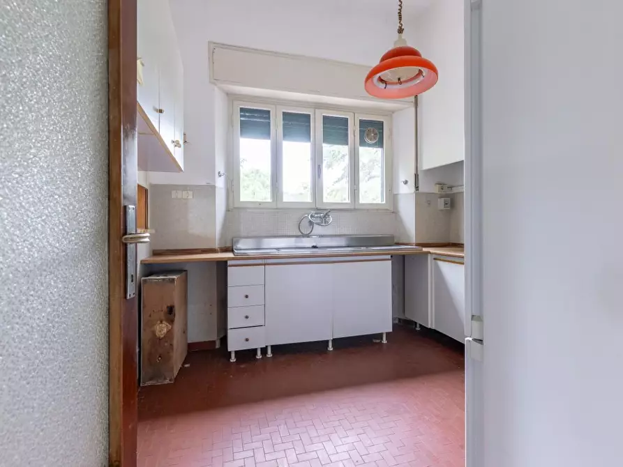 Immagine 10 di Villa in vendita  a Lucca