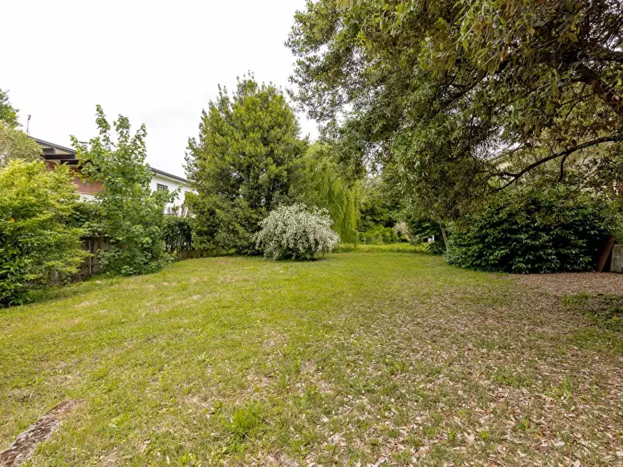 Immagine 34 di Villa in vendita  a Lucca