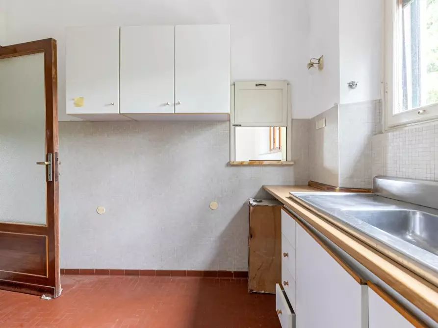 Immagine 17 di Villa in vendita  a Lucca