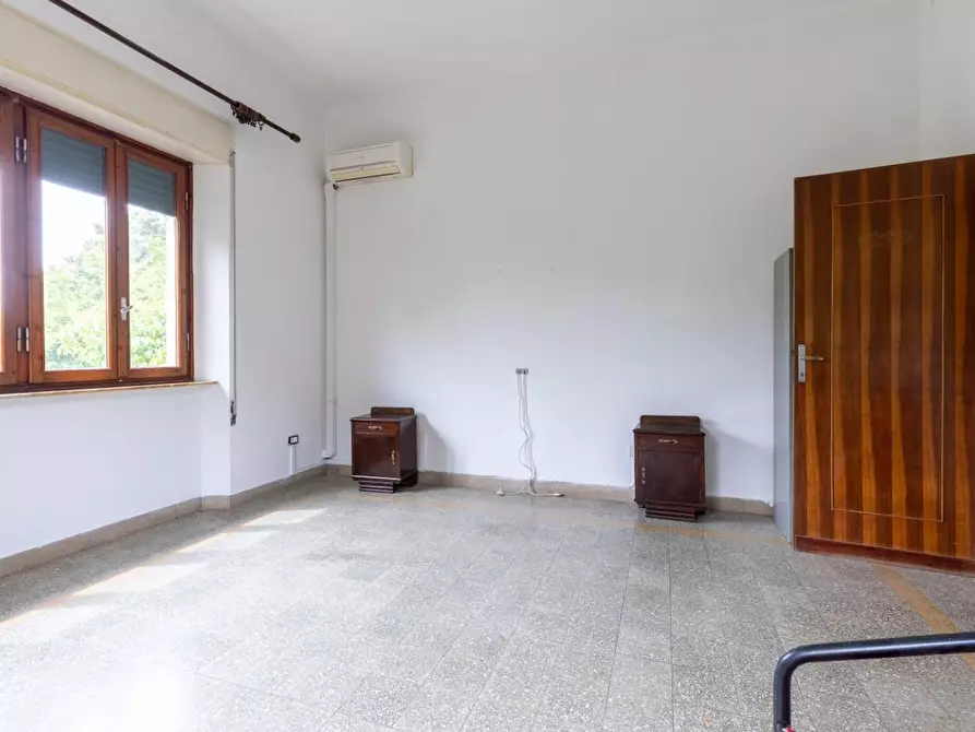 Immagine 15 di Villa in vendita  a Lucca