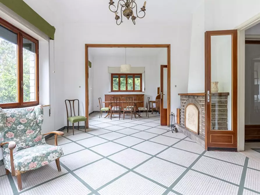 Immagine 5 di Villa in vendita  a Lucca