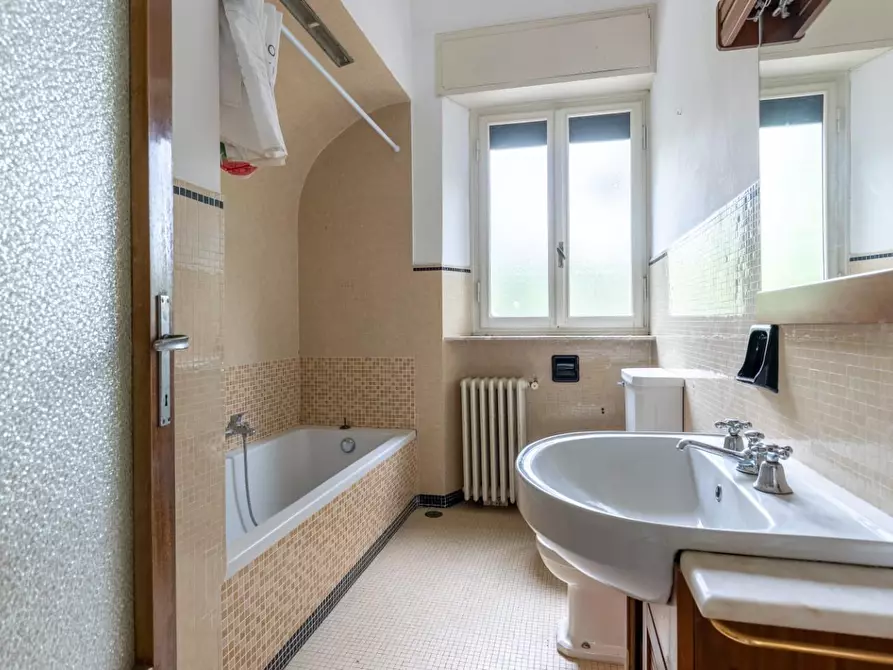Immagine 26 di Villa in vendita  a Lucca