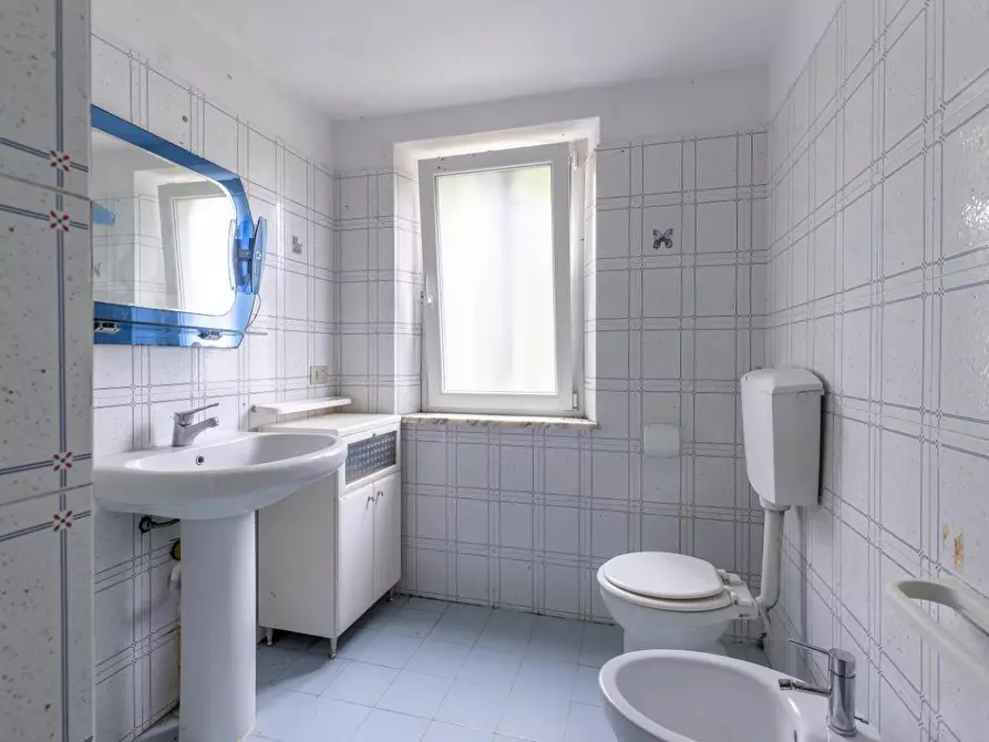 Immagine 24 di Villa in vendita  a Lucca