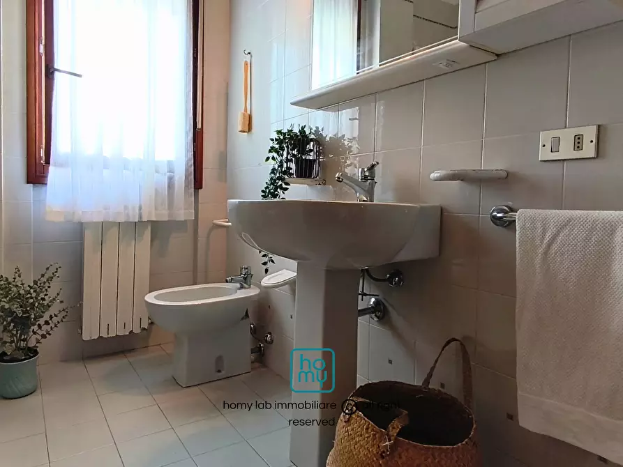 Immagine 25 di Appartamento in vendita  a Carrara