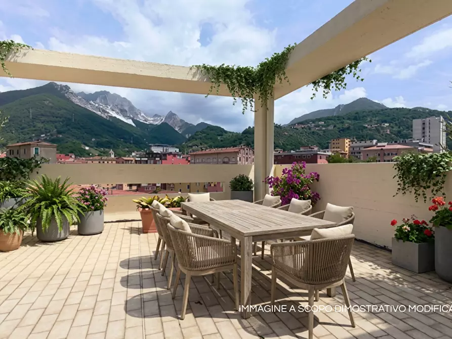 Immagine 15 di Appartamento in vendita  a Carrara