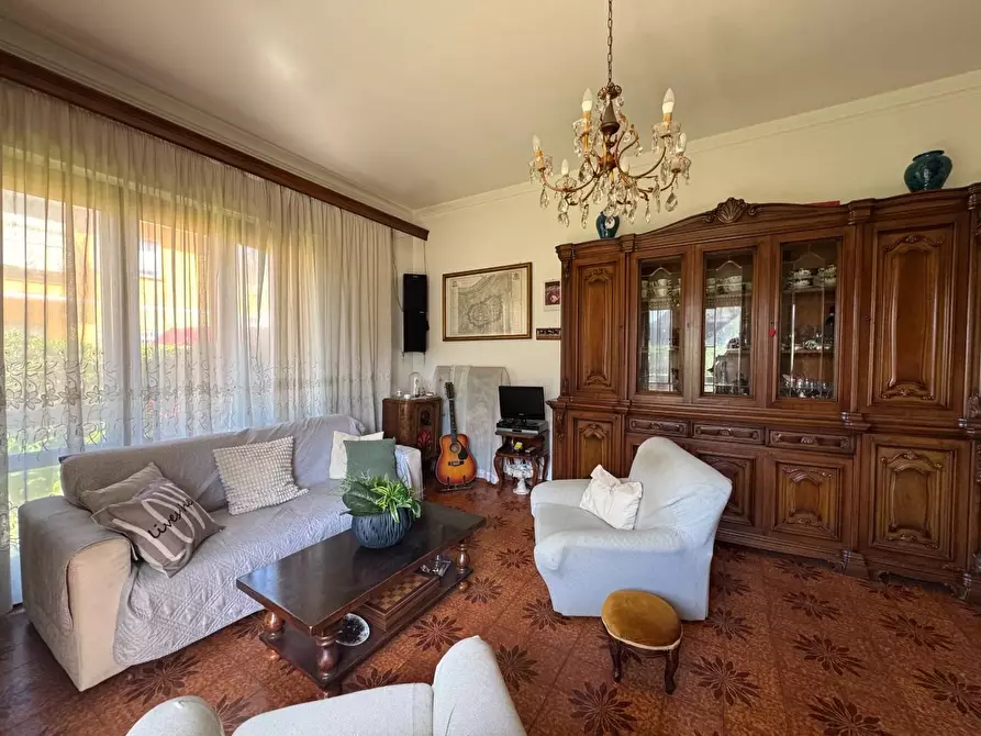 Immagine 24 di Appartamento in vendita  a Viareggio