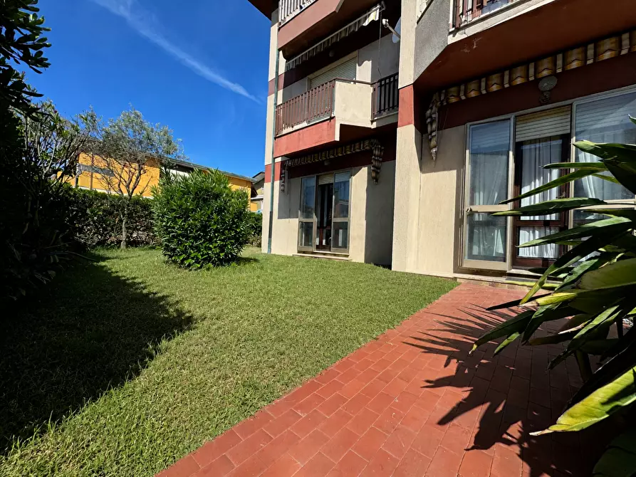 Immagine 8 di Appartamento in vendita  a Viareggio