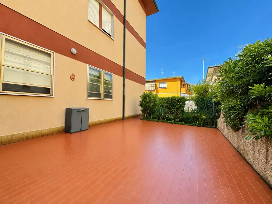 Immagine 14 di Appartamento in vendita  a Viareggio