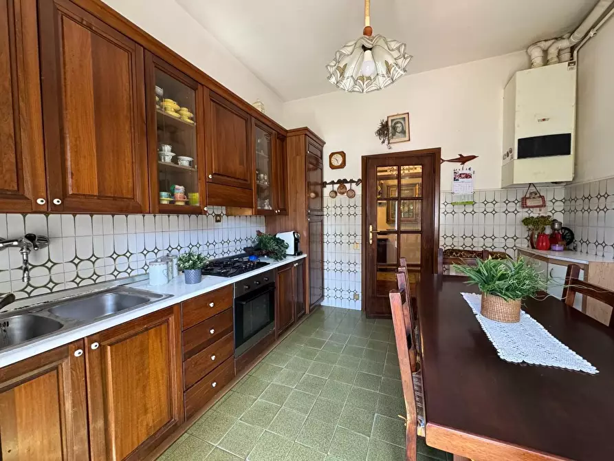 Immagine 7 di Appartamento in vendita  a Viareggio