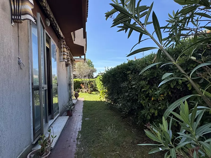 Immagine 29 di Appartamento in vendita  a Viareggio