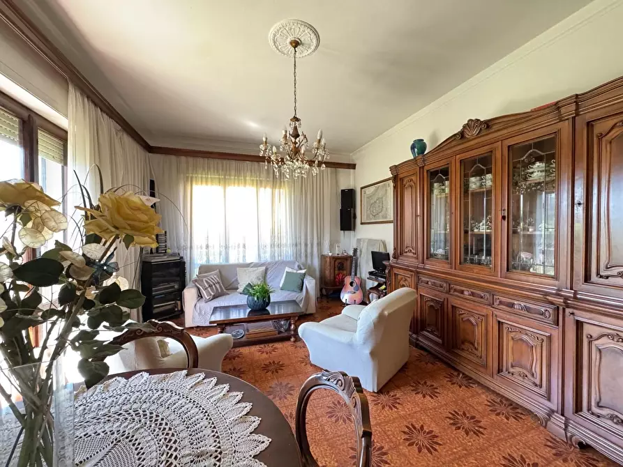 Immagine 3 di Appartamento in vendita  a Viareggio