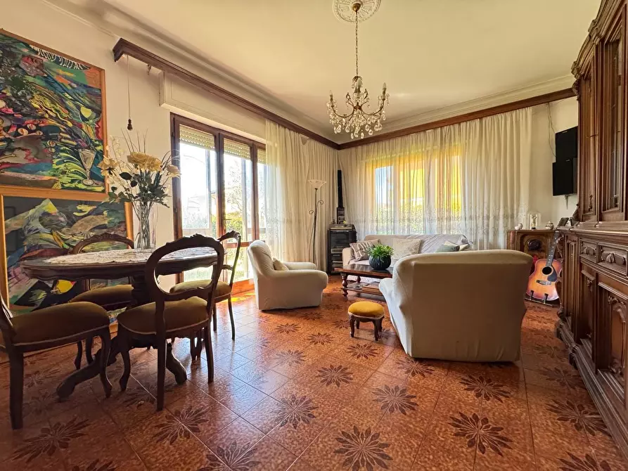 Immagine 22 di Appartamento in vendita  a Viareggio