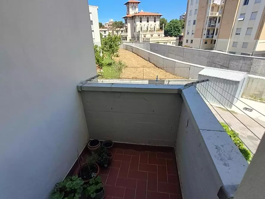 Immagine 42 di Appartamento in vendita  a Livorno