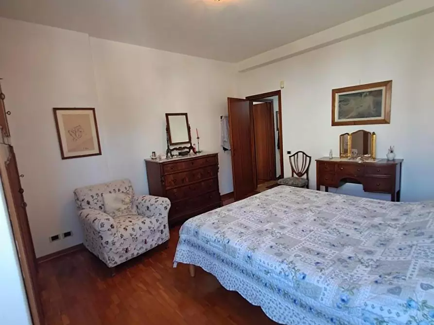 Immagine 47 di Appartamento in vendita  a Livorno