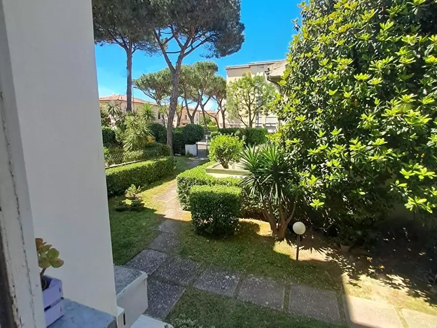 Immagine 15 di Appartamento in vendita  a Livorno