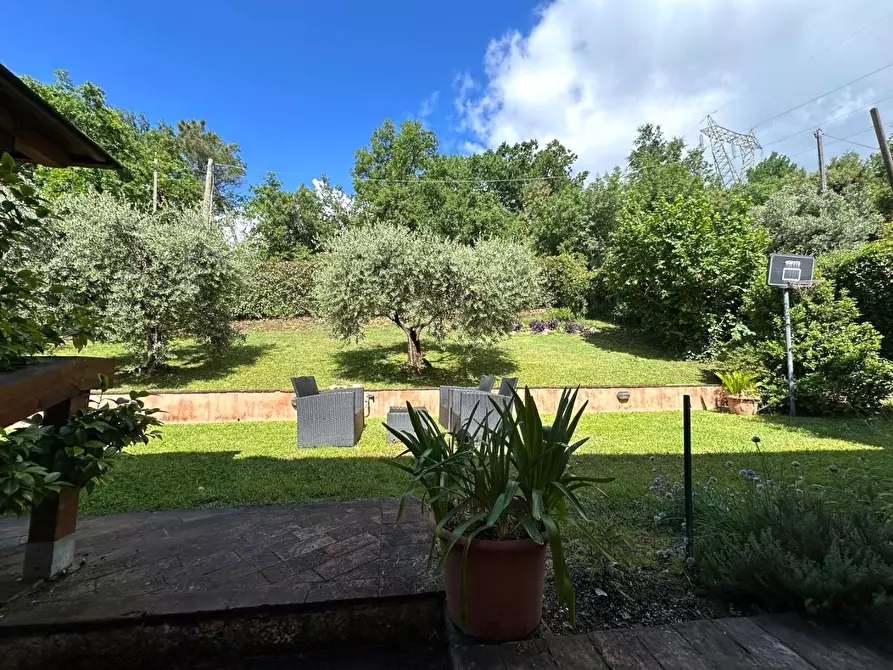 Immagine 57 di Rustico / casale in vendita  a Capannori