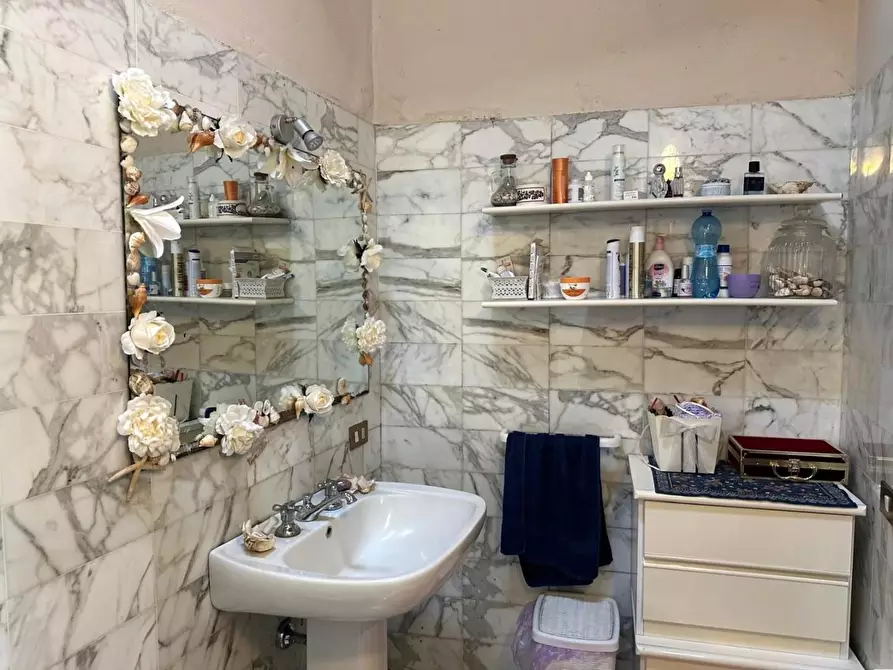 Immagine 29 di Rustico / casale in vendita  a Capannori