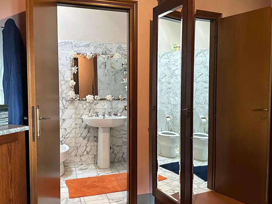 Immagine 28 di Rustico / casale in vendita  a Capannori
