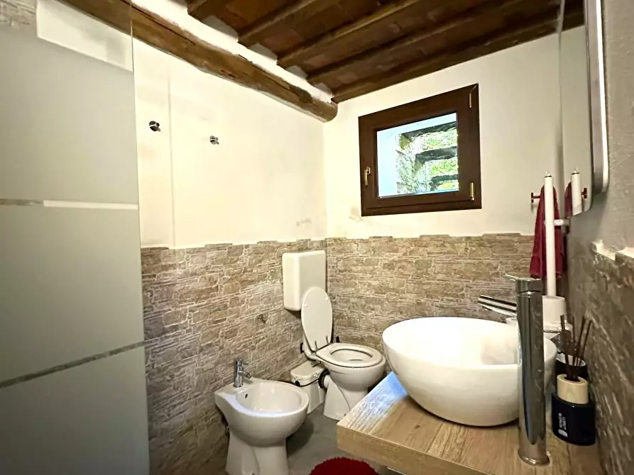Immagine 49 di Rustico / casale in vendita  a Capannori