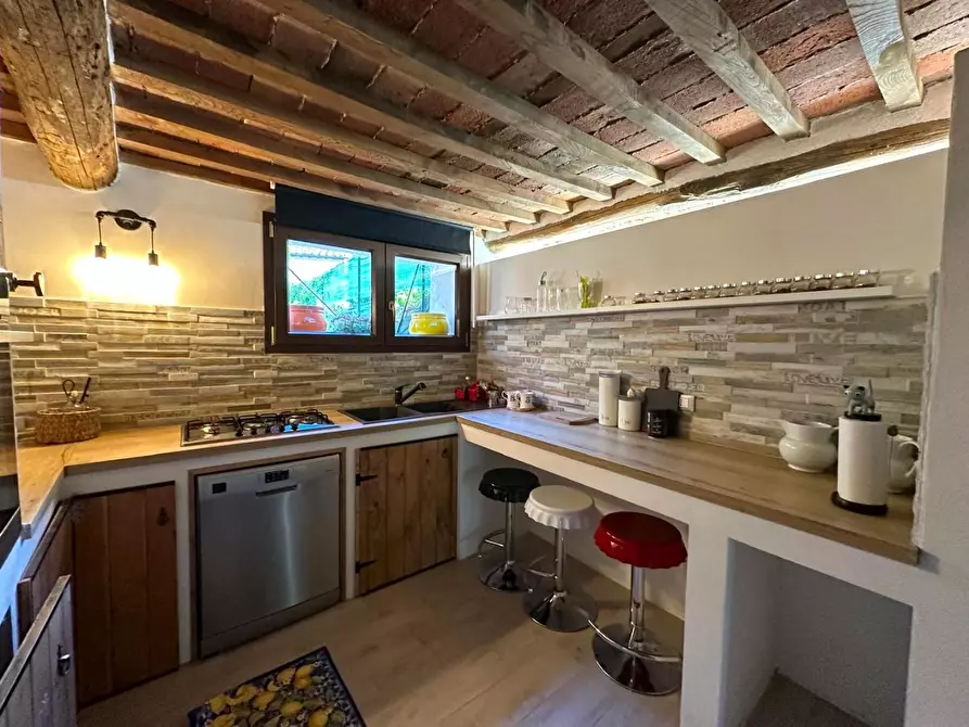 Immagine 45 di Rustico / casale in vendita  a Capannori