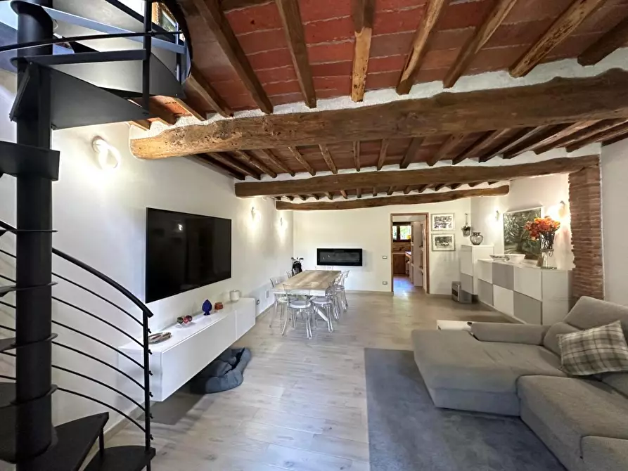 Immagine 51 di Rustico / casale in vendita  a Capannori