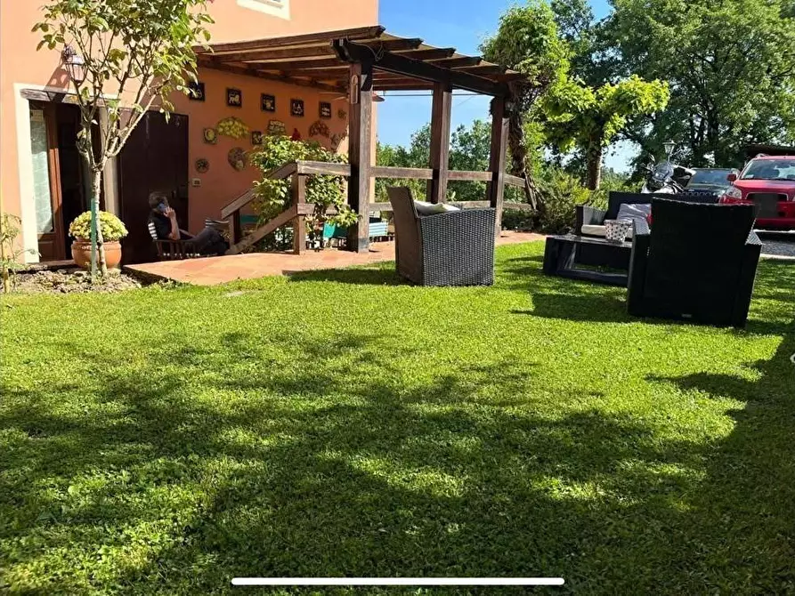 Immagine 7 di Rustico / casale in vendita  a Capannori
