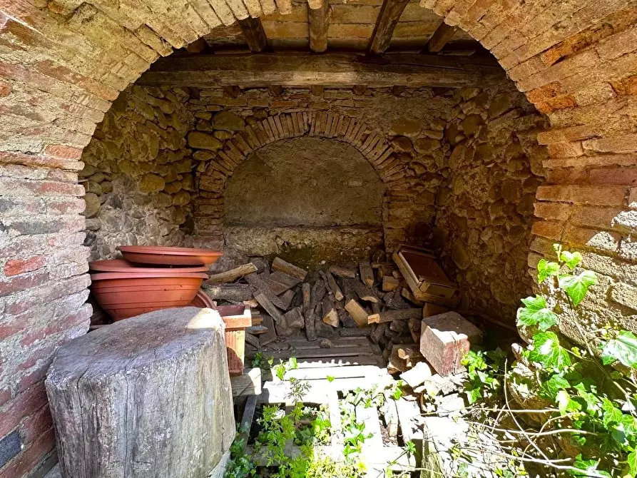 Immagine 55 di Rustico / casale in vendita  a Capannori