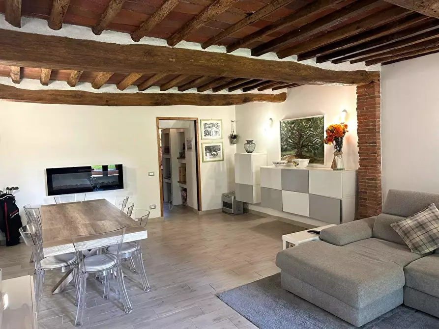 Immagine 39 di Rustico / casale in vendita  a Capannori