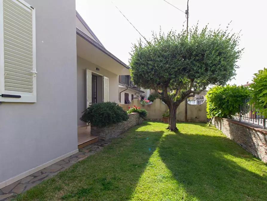 Immagine 47 di Villa in vendita  a Cascina