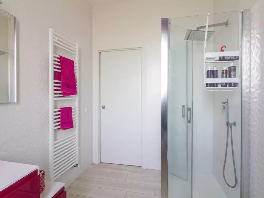Immagine 27 di Villa in vendita  a Cascina