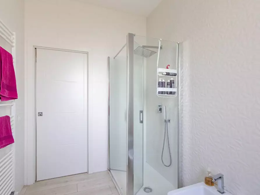 Immagine 26 di Villa in vendita  a Cascina