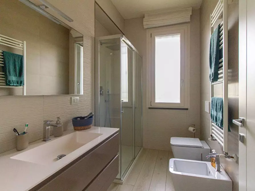 Immagine 34 di Villa in vendita  a Cascina