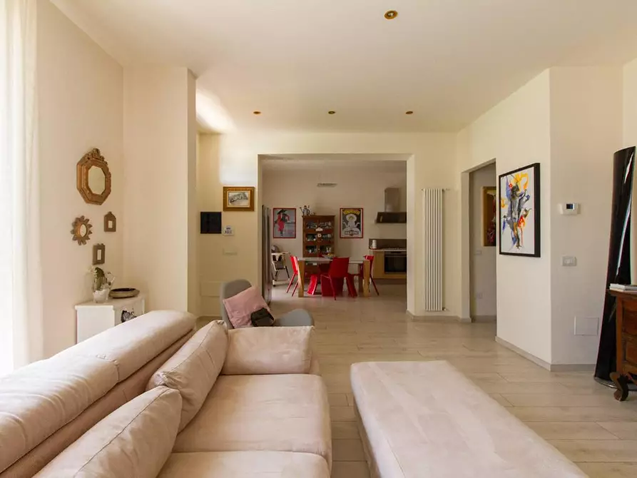 Immagine 3 di Villa in vendita  a Cascina