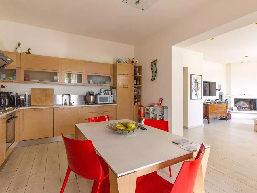 Immagine 11 di Villa in vendita  a Cascina