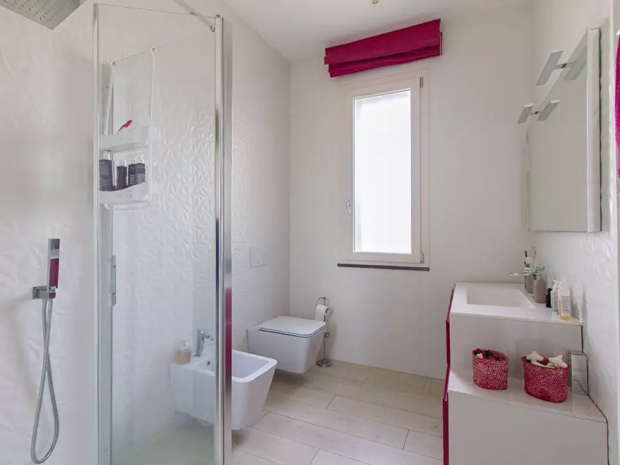 Immagine 23 di Villa in vendita  a Cascina