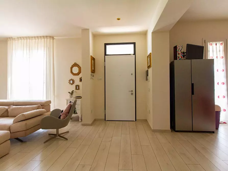Immagine 41 di Villa in vendita  a Cascina