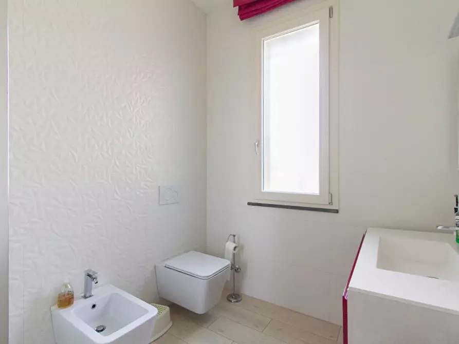 Immagine 25 di Villa in vendita  a Cascina