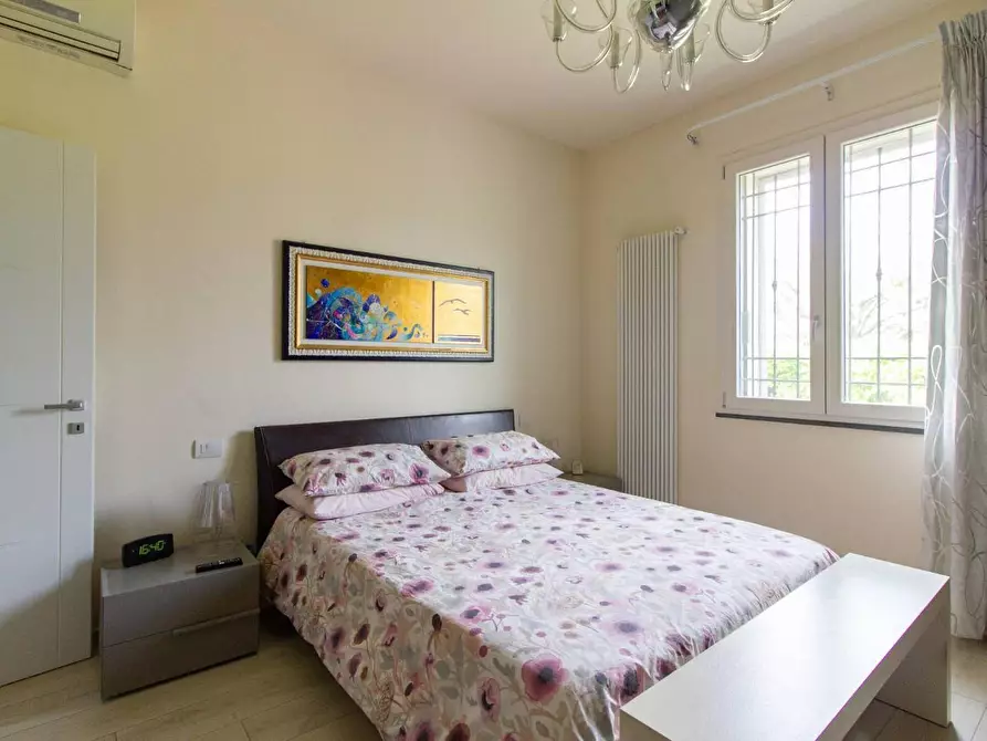 Immagine 31 di Villa in vendita  a Cascina
