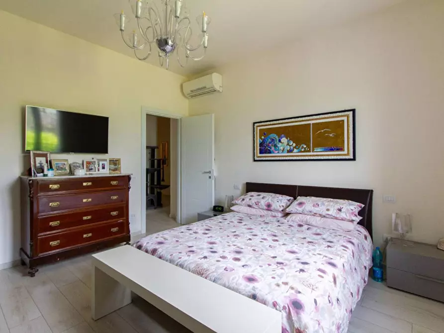 Immagine 32 di Villa in vendita  a Cascina